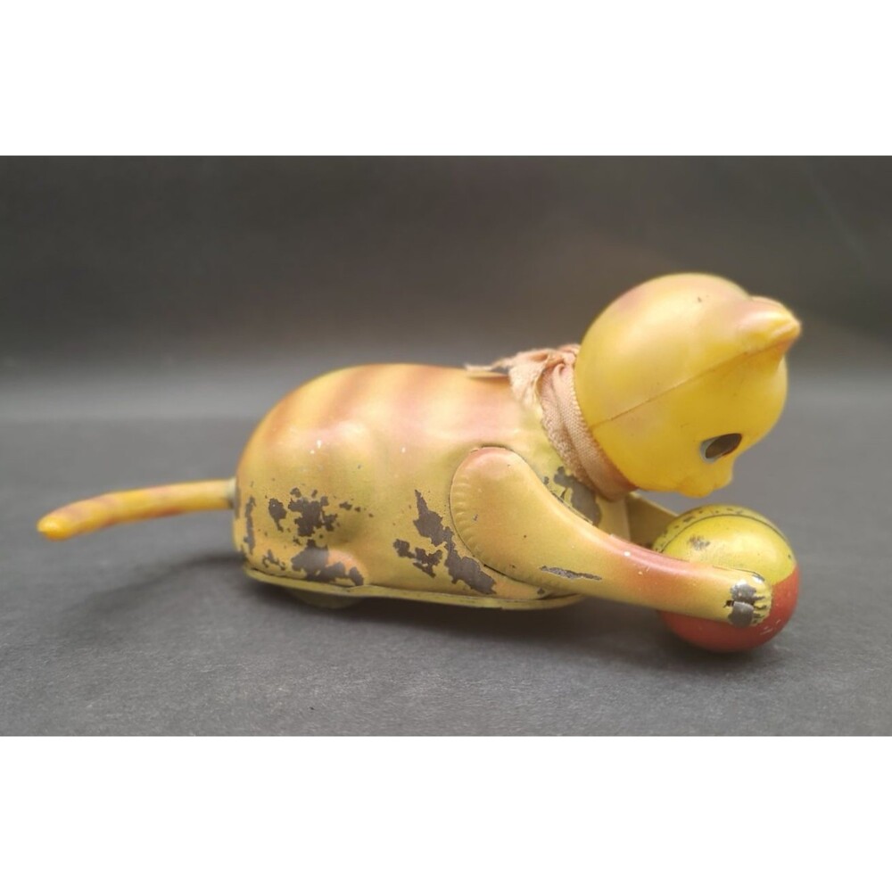 Antique/Vintage Tin Celluloid Litho Toy Playful Kitten w/ Ball Occupied Japan 5"